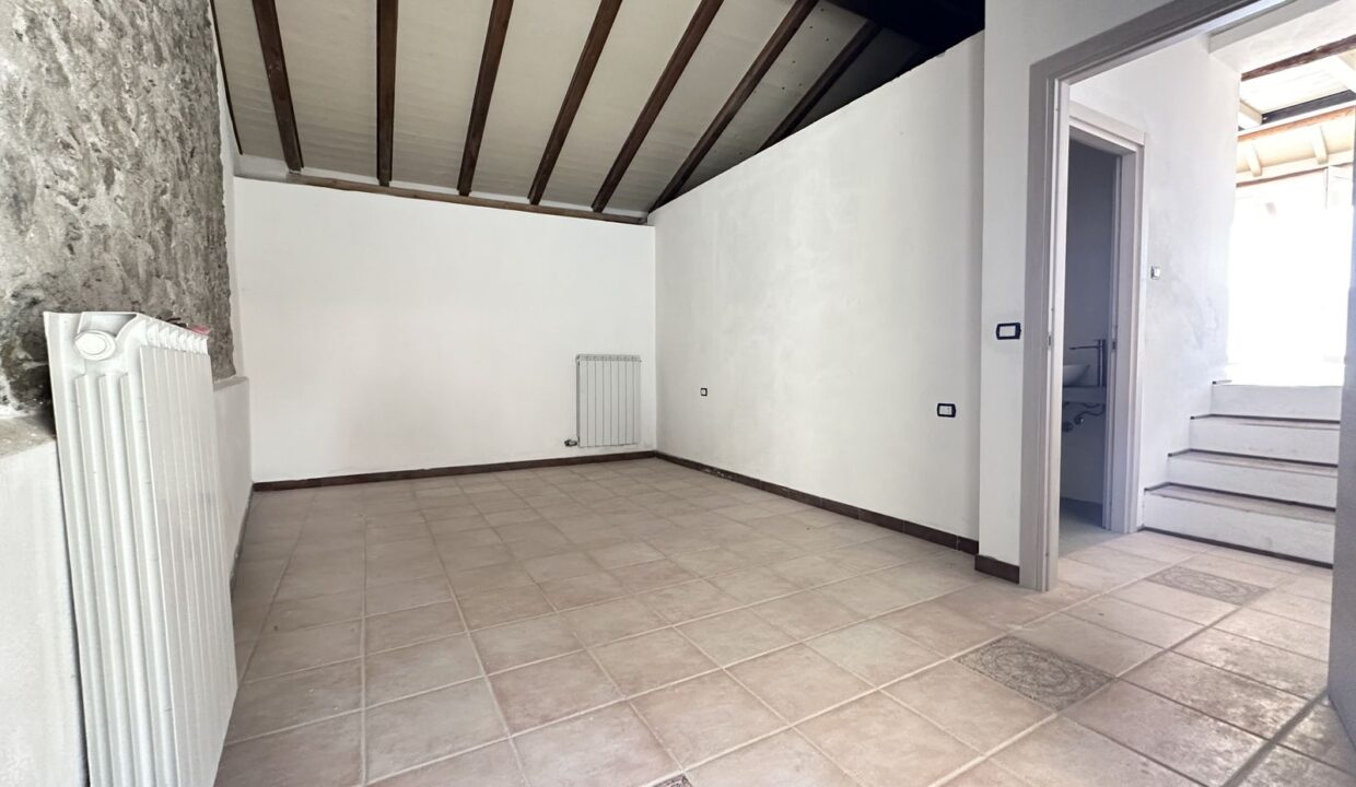 Apartment with Balcony and Lake View Musso