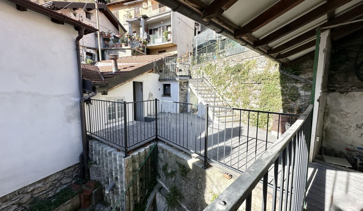 Apartment with Balcony and Lake View Musso