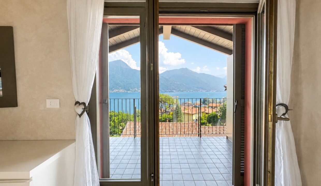 Apartment Musso with Terraces Garage and Lake View