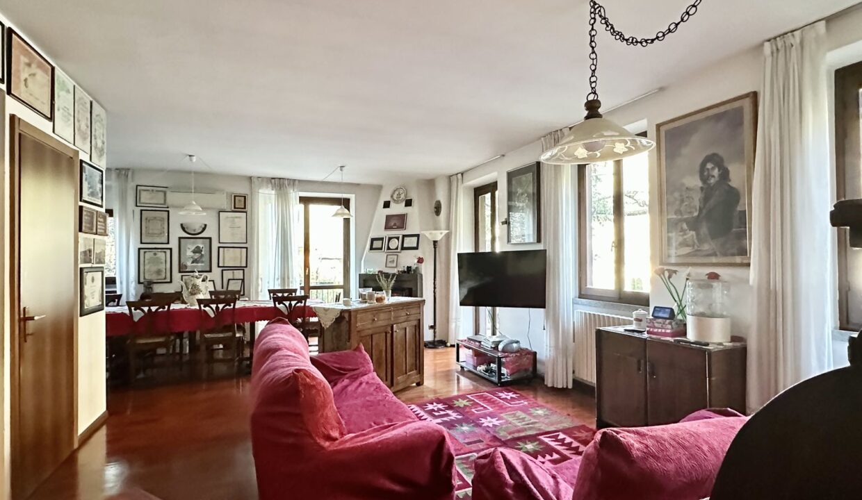 Apartment Varenna with Garden and 2 Garages