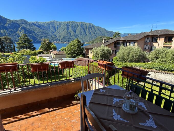 Appartamento a Mezzegra con Giardino e Vista Lago vista