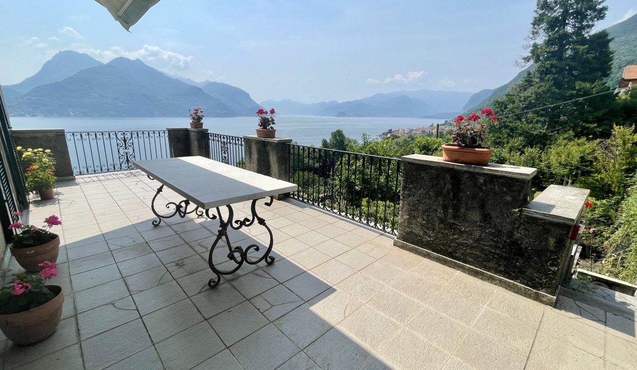 Lake Como San Siro Apartment in Period Villa with Lake View - terrace