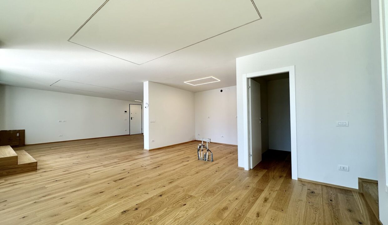 Lake Como Modern Apartment Residence with Pool