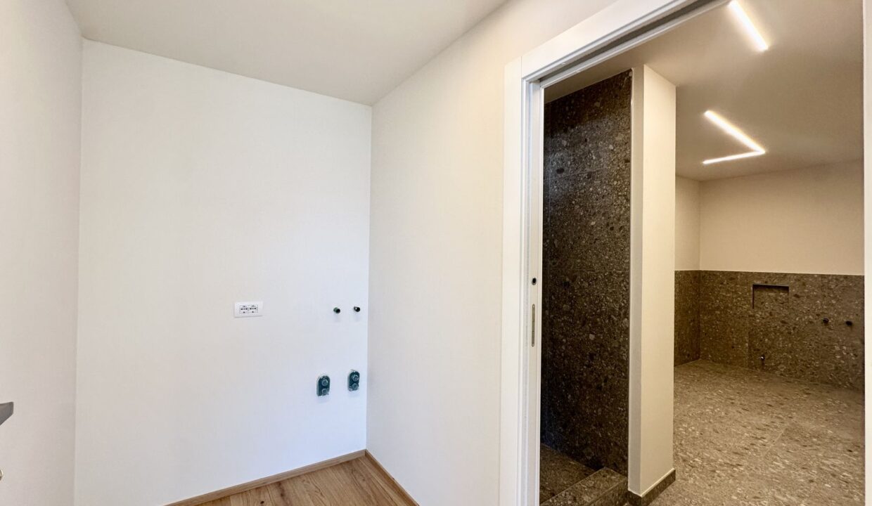 Lake Como Modern Apartment Residence with Pool