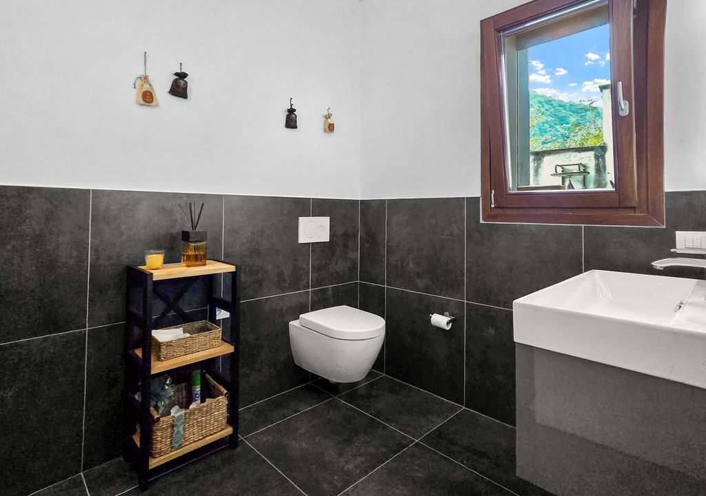 Argegno Villa con Piscina e Vista Lago19