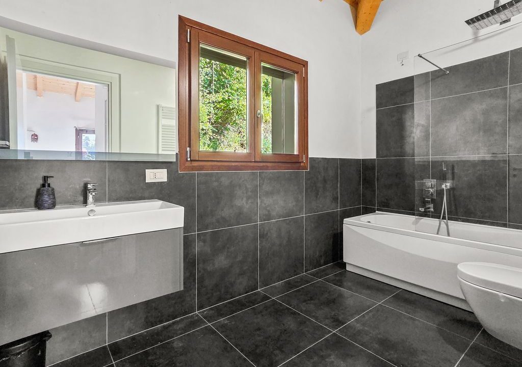 Argegno Villa con Piscina e Vista Lago24