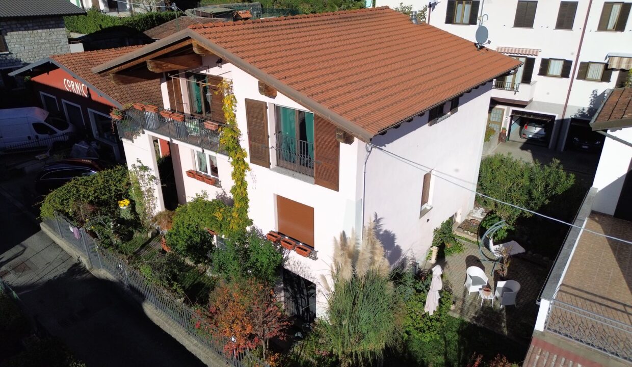 Detached House Gravedona ed Uniti with Garden