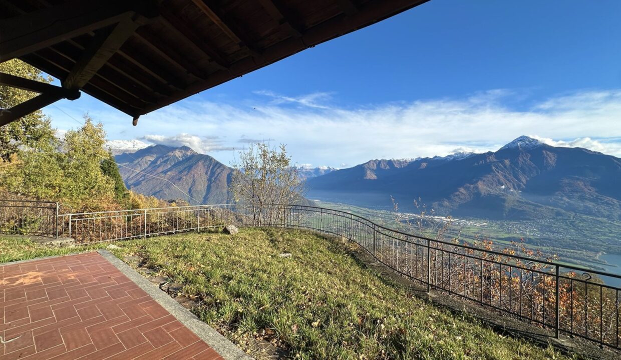Detached House Gera Lario with Lake View