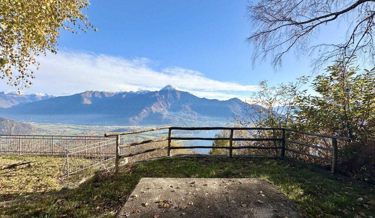 Detached House Gera Lario with Lake View