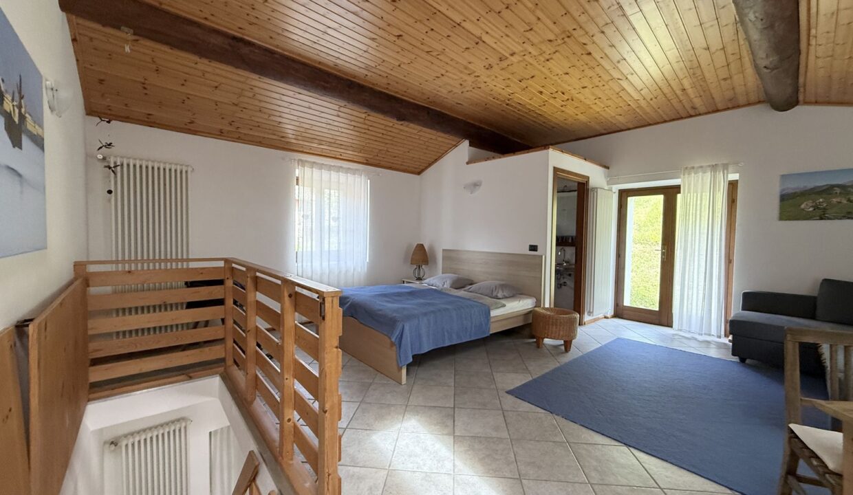 Restored House Vercana with Lake View