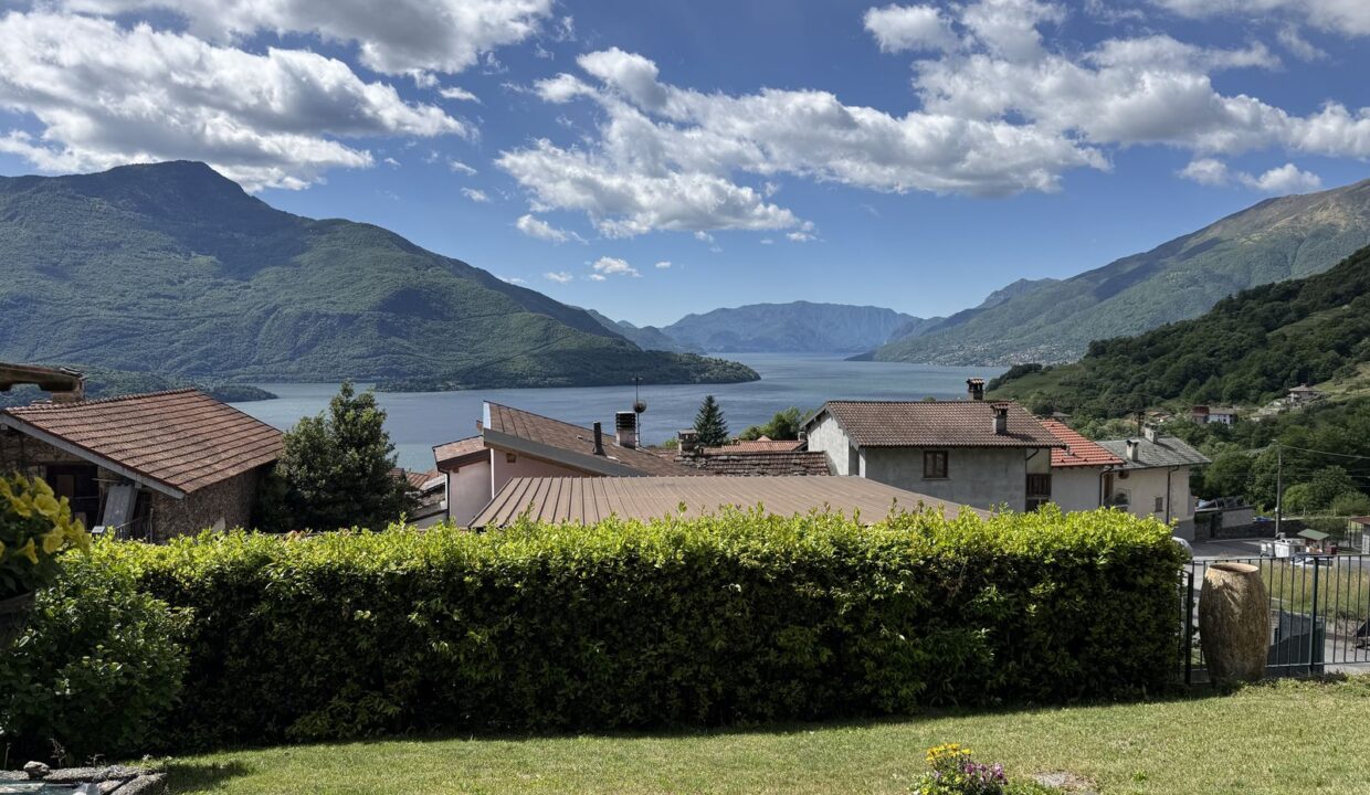 Restored House Vercana with Lake View