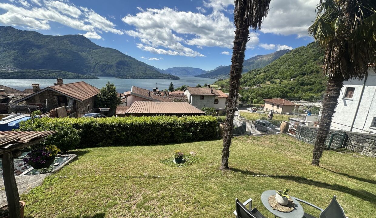 Restored House Vercana with Lake View