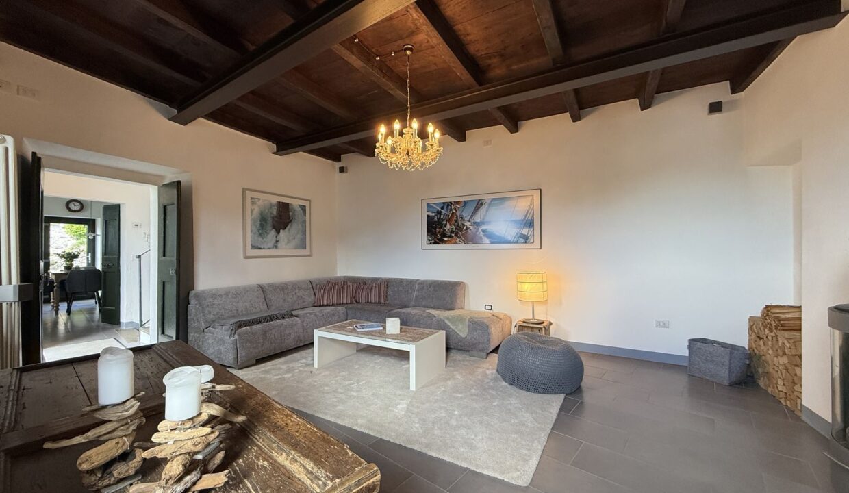 Restored House Vercana with Lake View