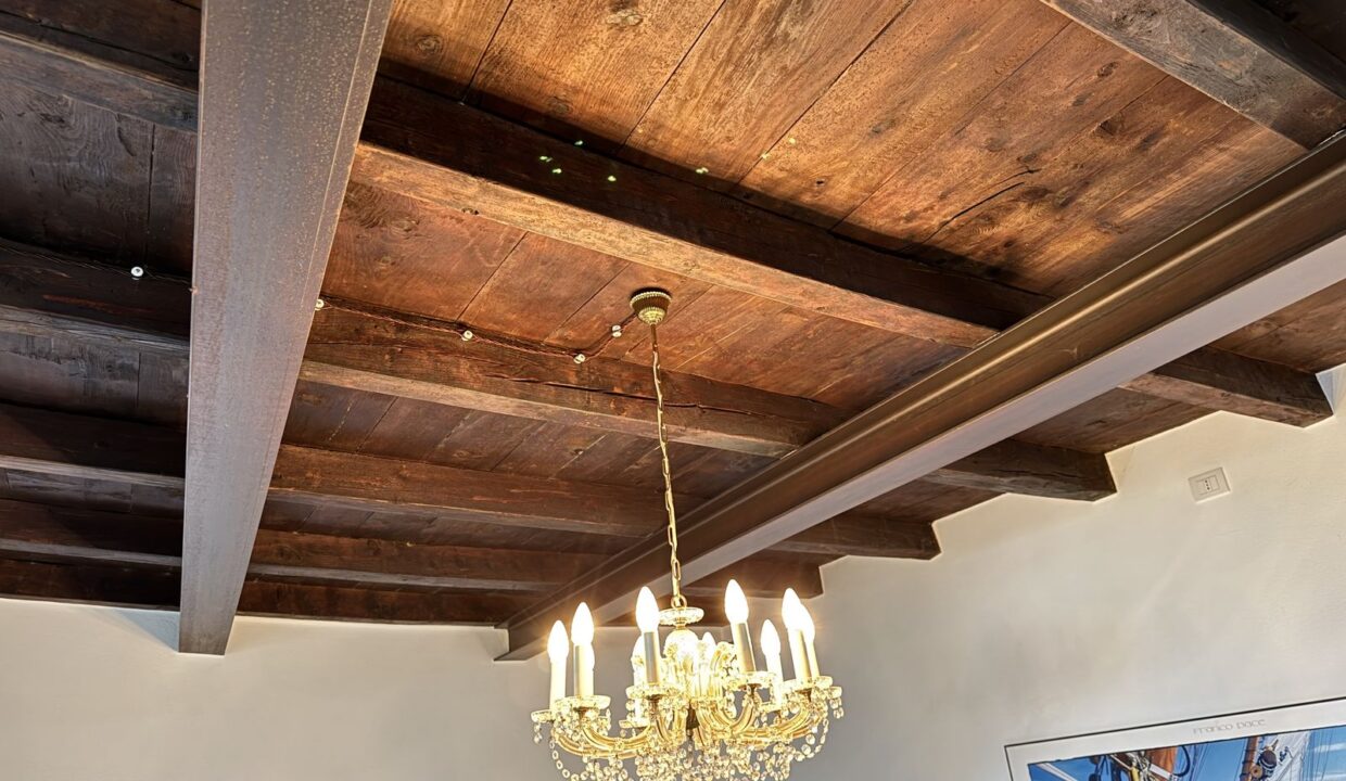 Restored House Vercana with Lake View