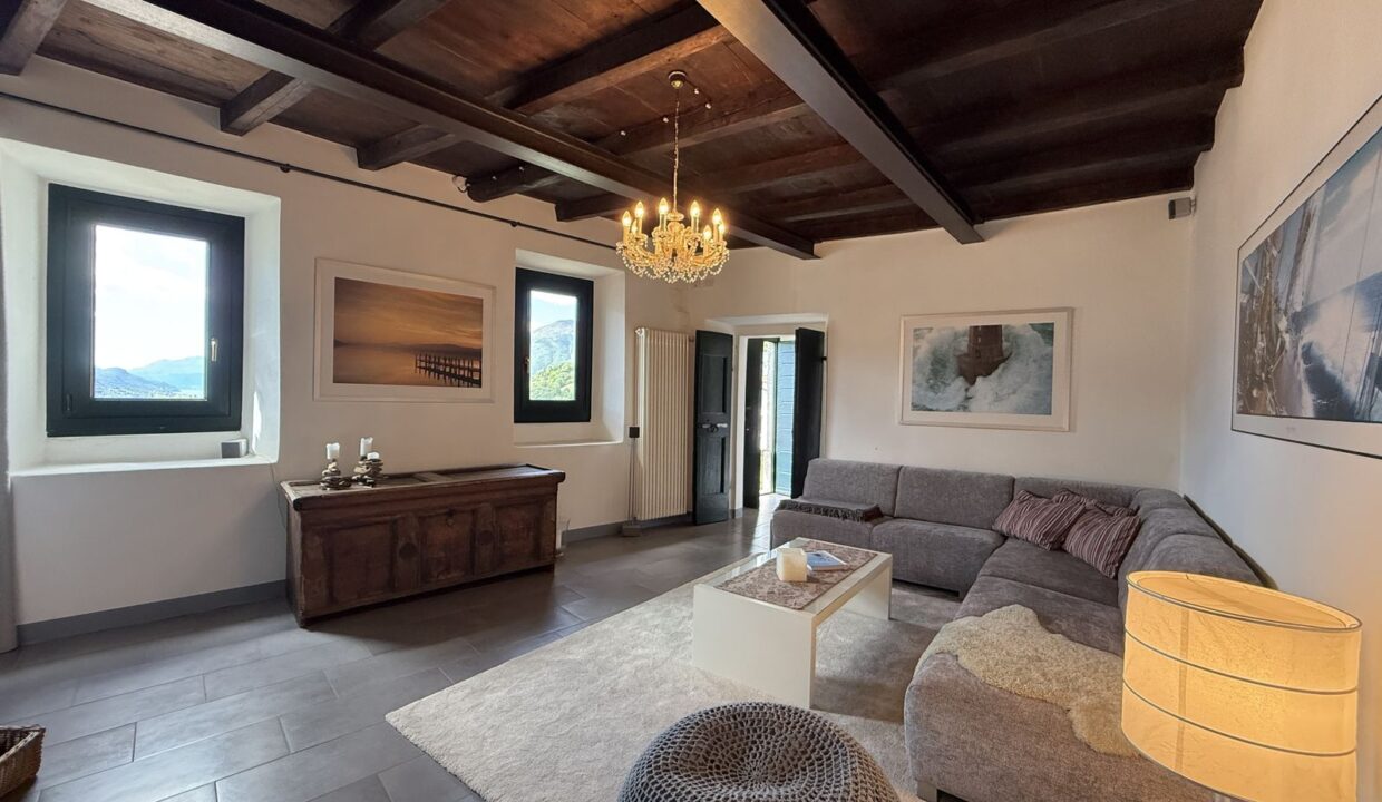 Restored House Vercana with Lake View