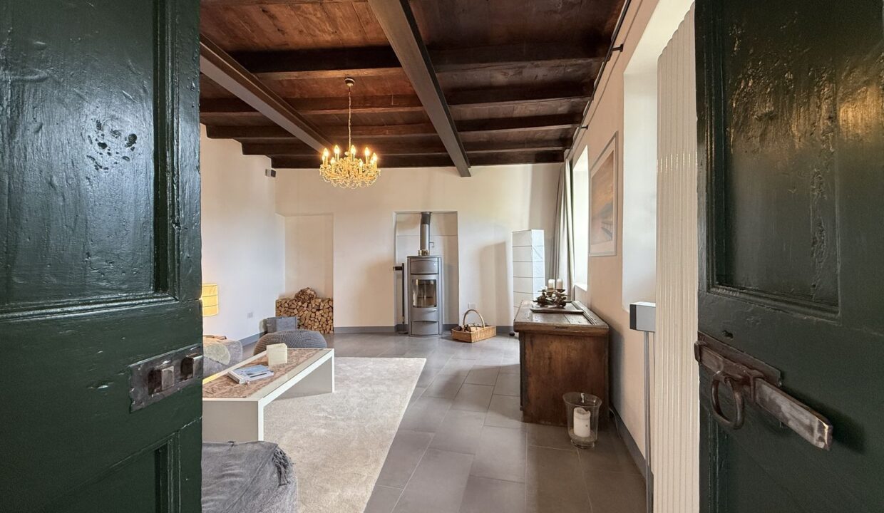 Restored House Vercana with Lake View