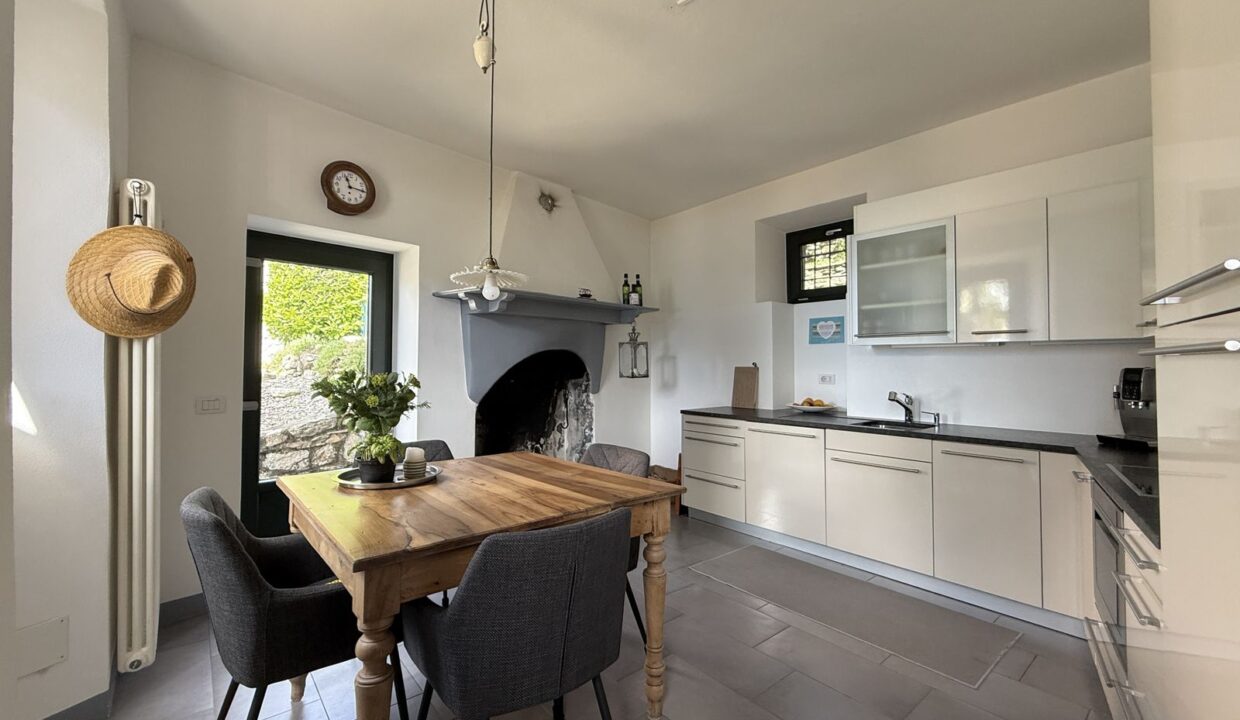Restored House Vercana with Lake View