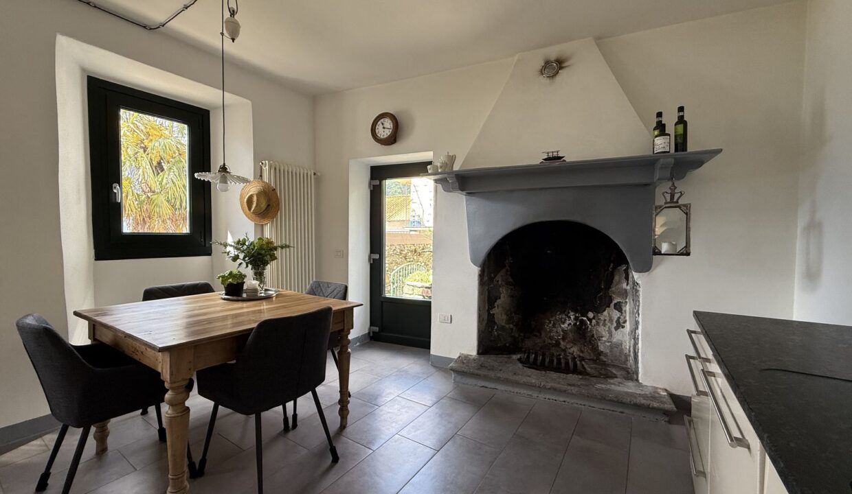 Restored House Vercana with Lake View