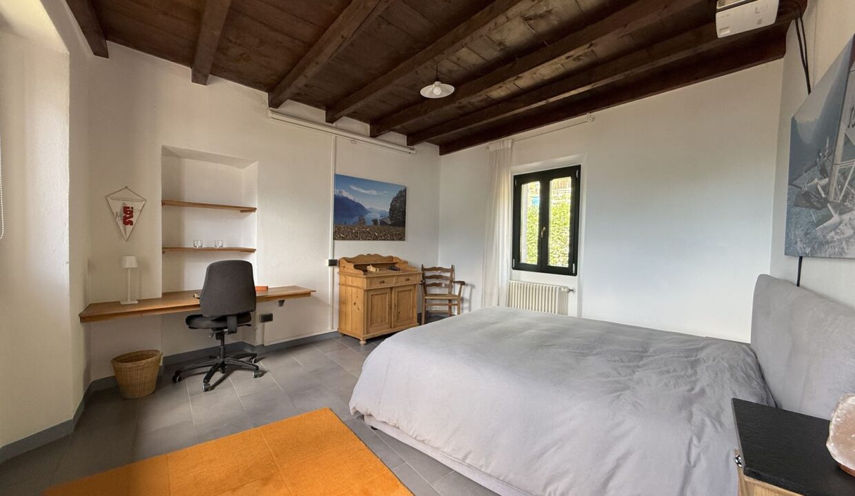 Restored House Vercana with Lake View