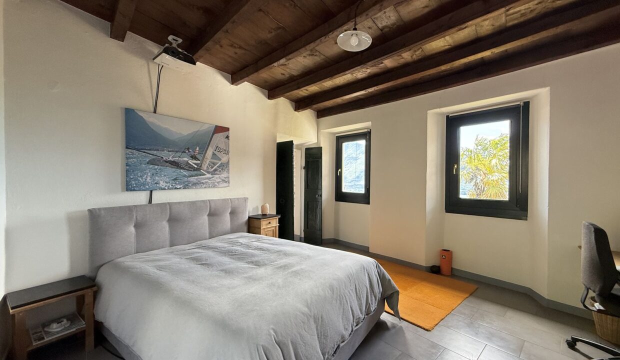Restored House Vercana with Lake View