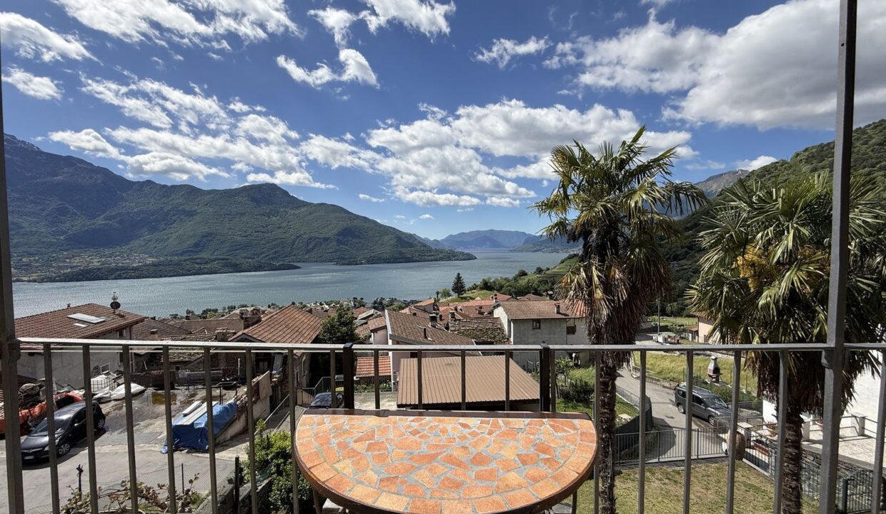 Restored House Vercana with Lake View