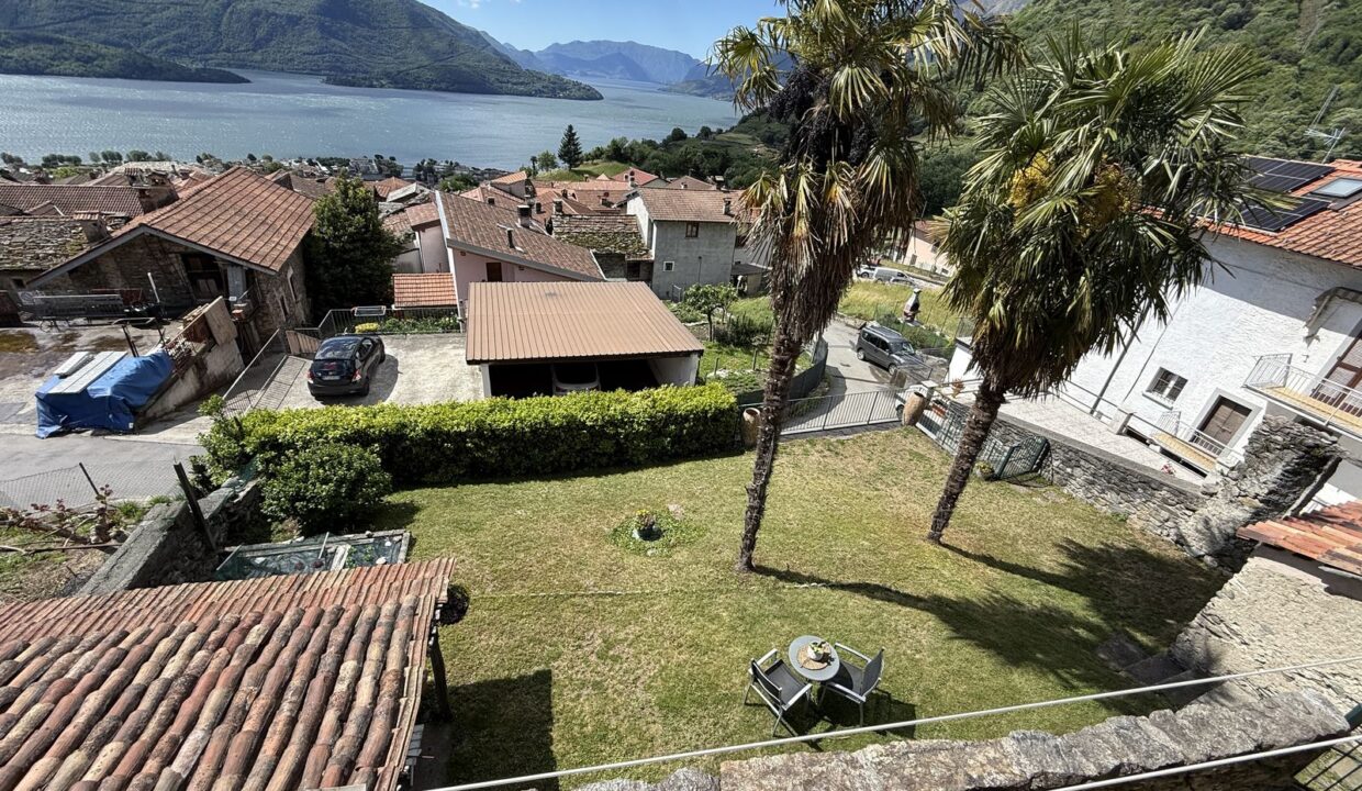 Restored House Vercana with Lake View