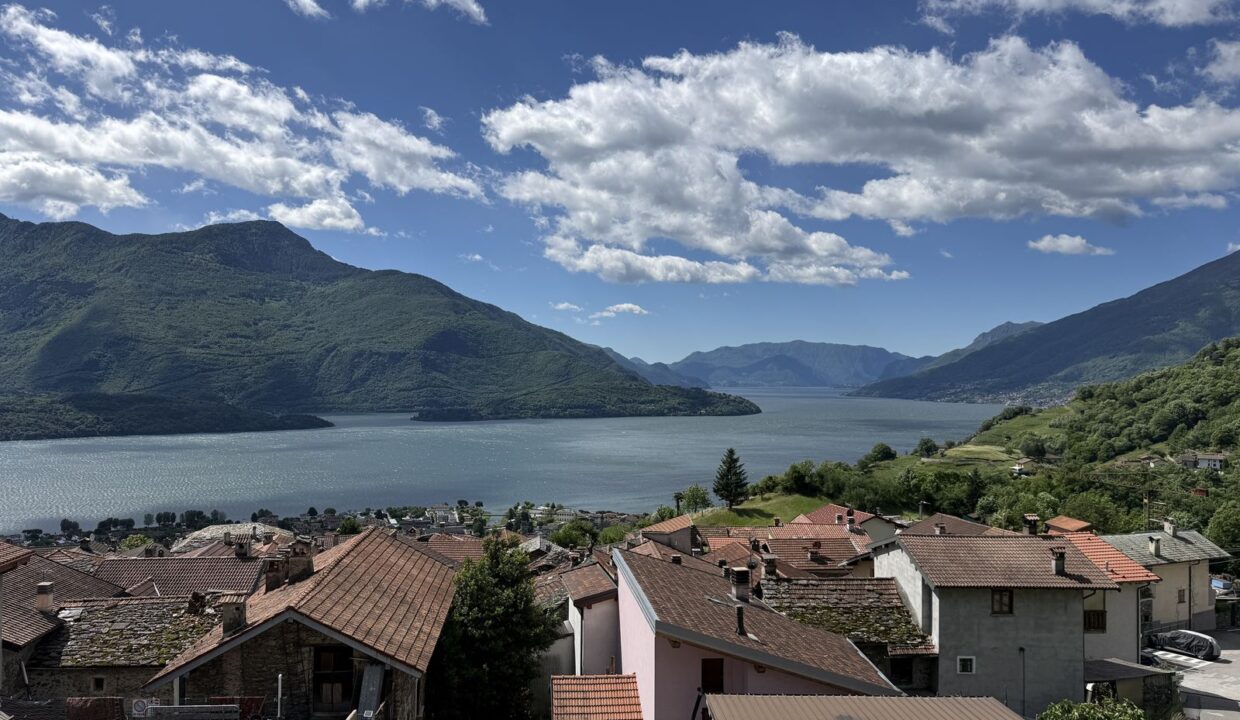 Restored House Vercana with Lake View