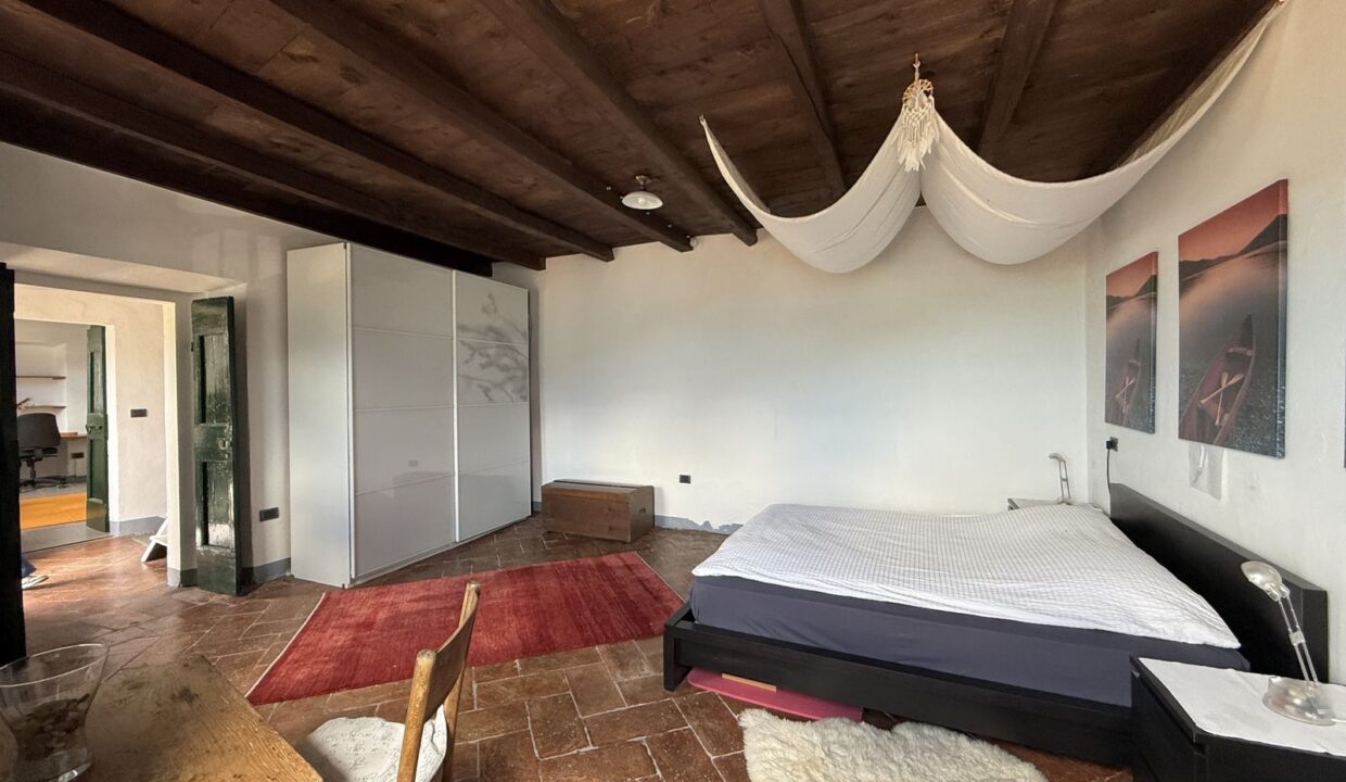 Restored House Vercana with Lake View