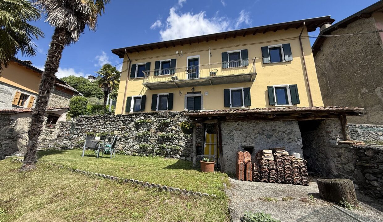 Restored House Vercana with Lake View