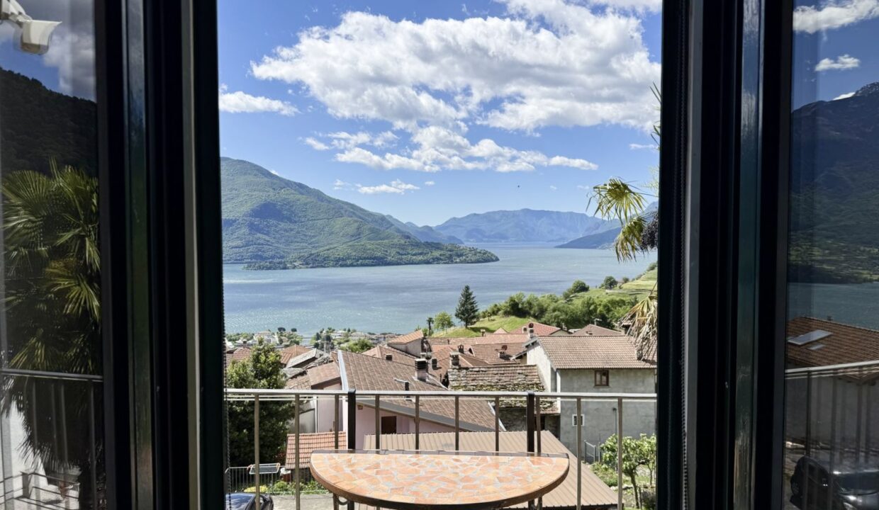 Restored House Vercana with Lake View