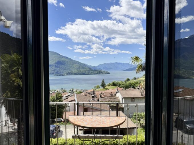 Restored House Vercana with Lake View