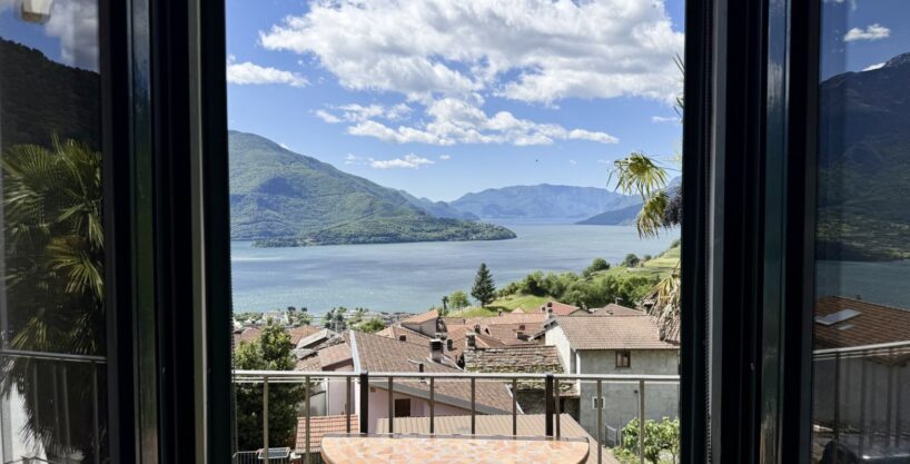 Restored House Vercana with Lake View