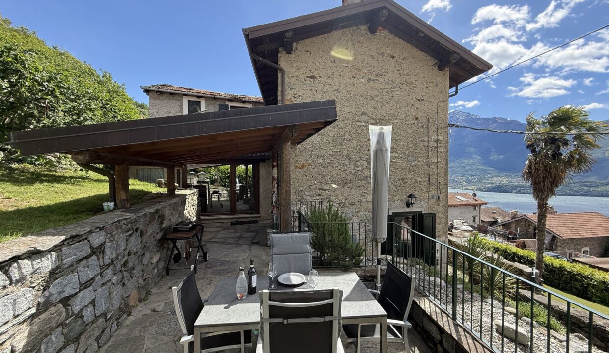 Restored House Vercana with Lake View