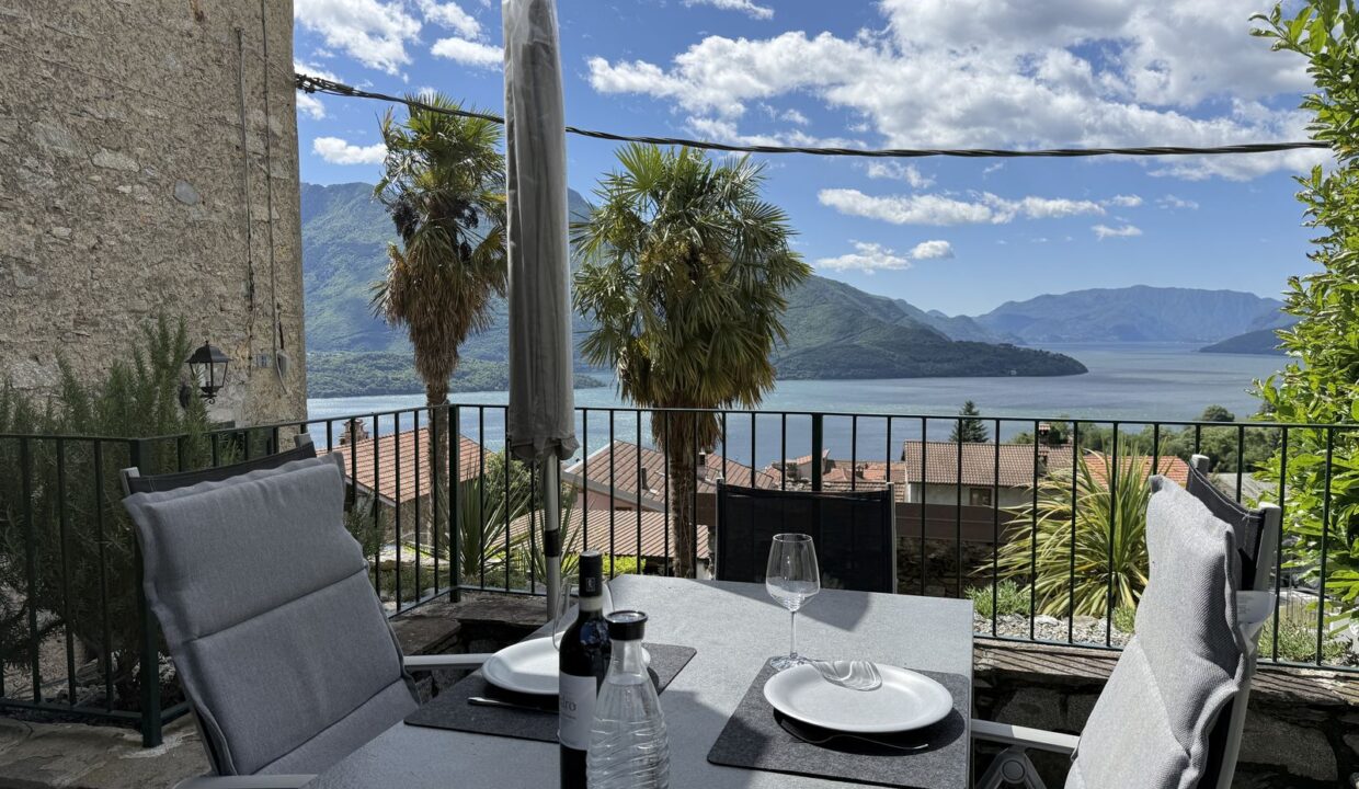 Restored House Vercana with Lake View