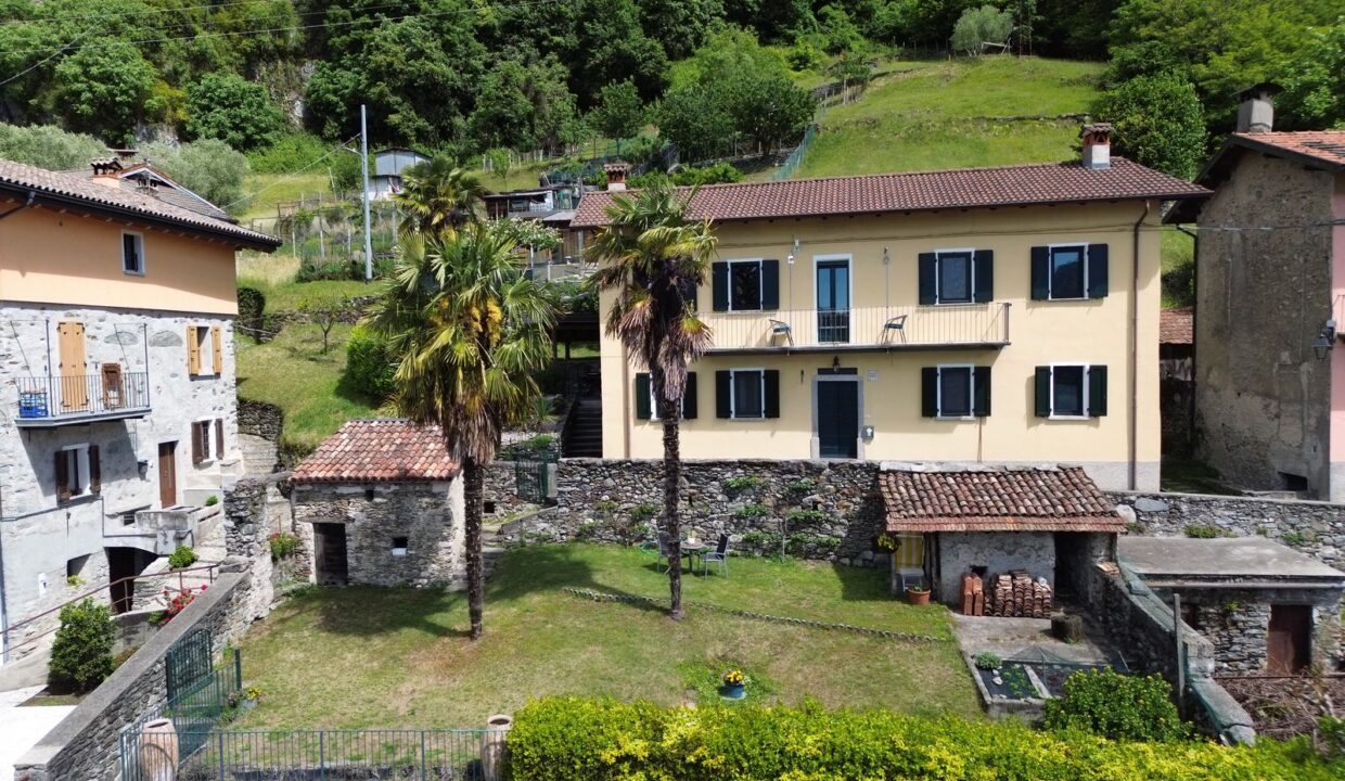 Restored House Vercana with Lake View