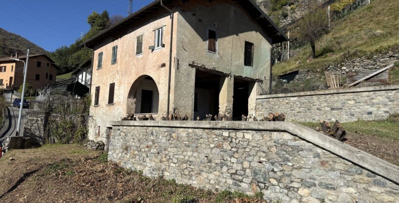 House Gravedona ed Unito with Garden and Lake View