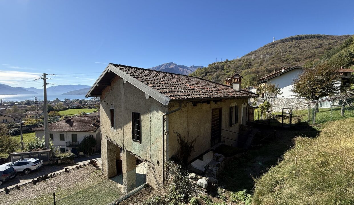 House Gravedona ed Unito with Garden and Lake View
