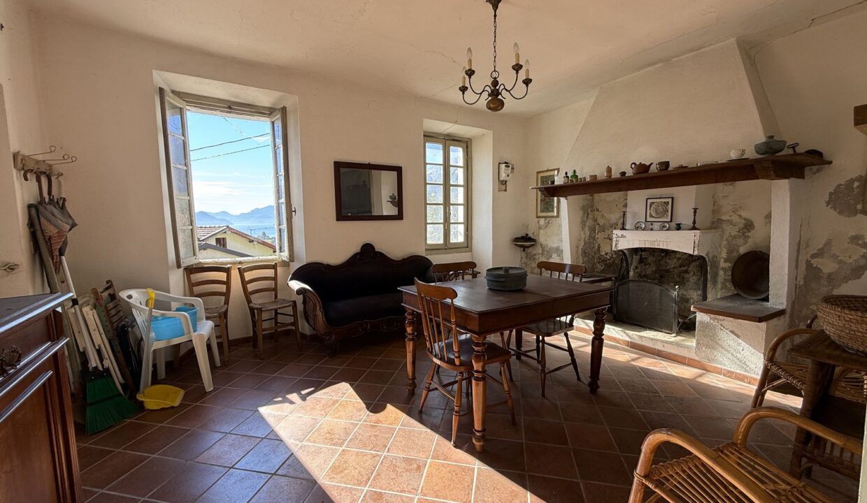 House Gravedona ed Unito with Garden and Lake View