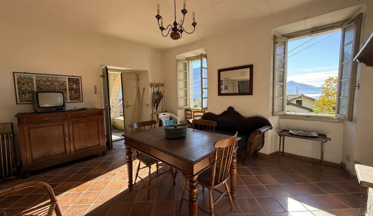 House Gravedona ed Unito with Garden and Lake View