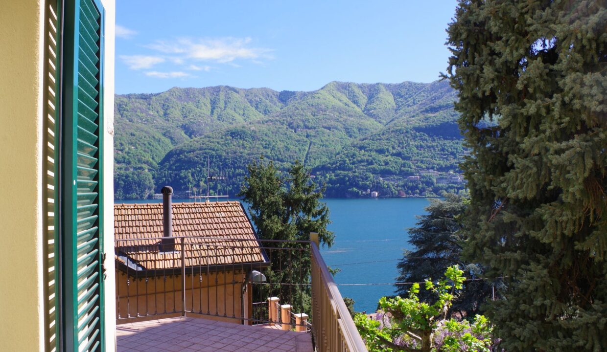 Lake Como Carate Urio Detached Villa with Garden