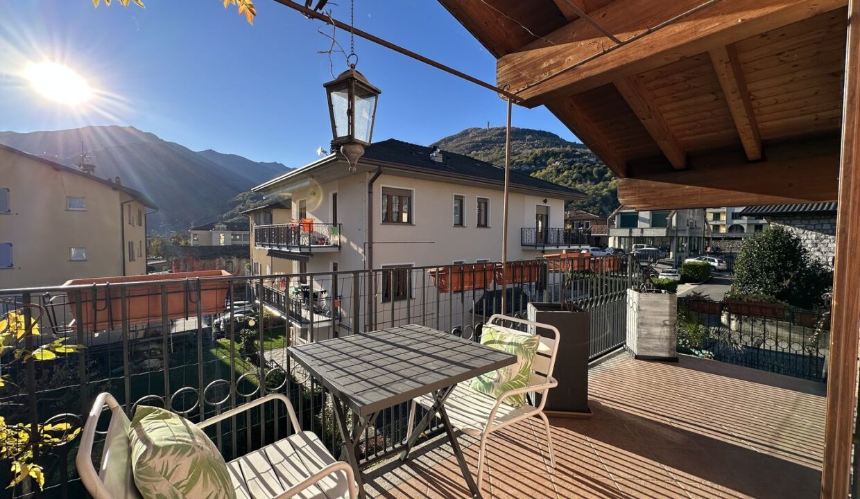 Detached House Gravedona ed Uniti with Garden