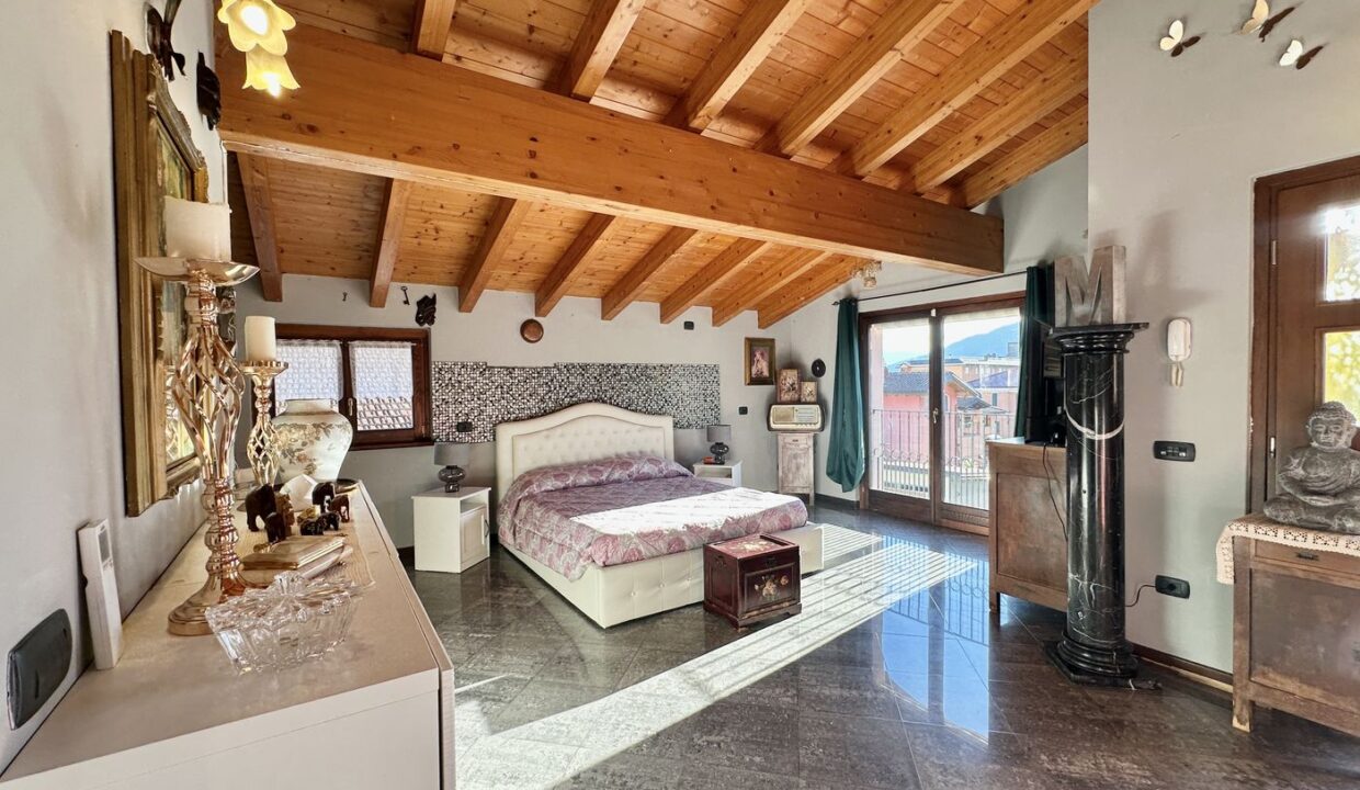 Detached House Gravedona ed Uniti with Garden