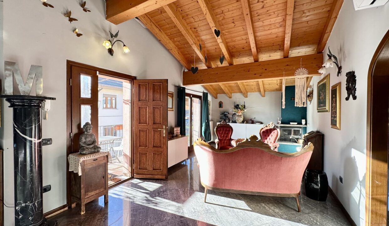 Detached House Gravedona ed Uniti with Garden