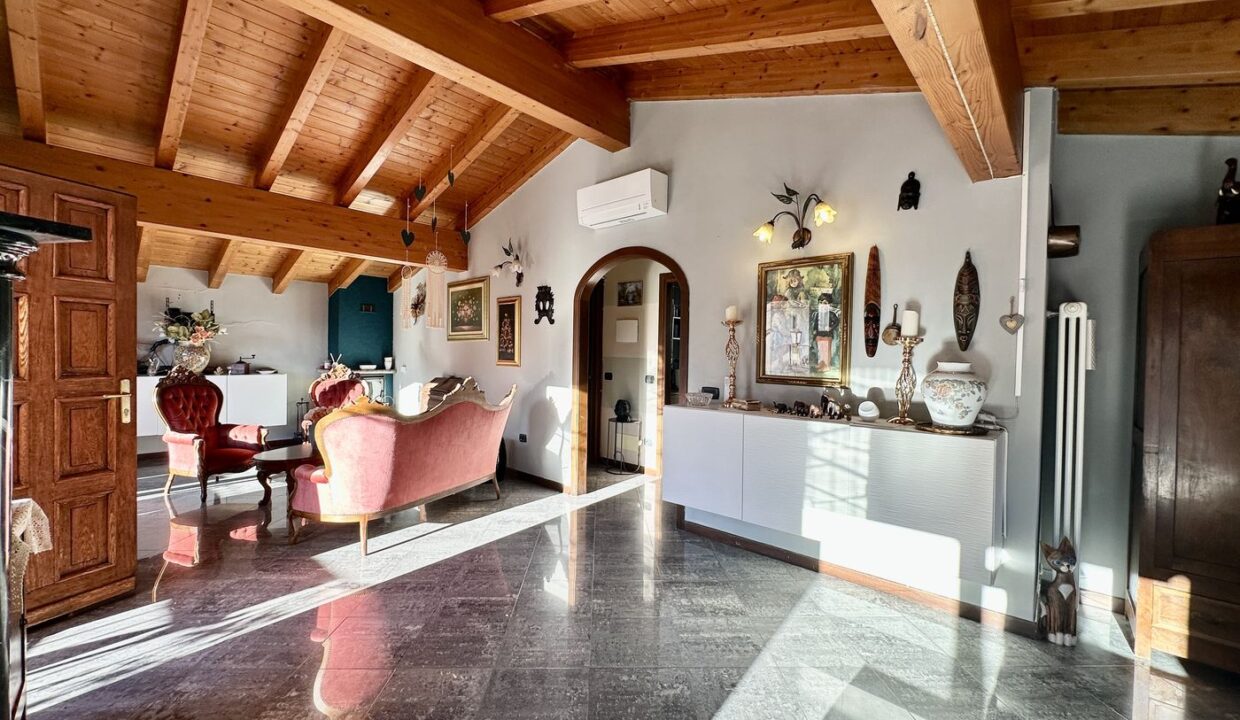 Detached House Gravedona ed Uniti with Garden