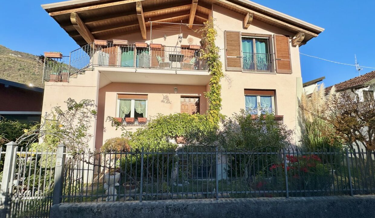 Detached House Gravedona ed Uniti with Garden