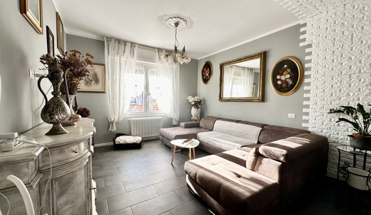 Detached House Gravedona ed Uniti with Garden