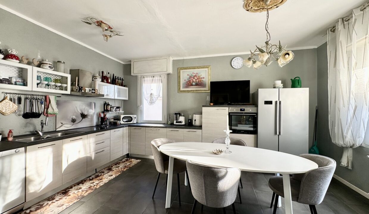 Detached House Gravedona ed Uniti with Garden