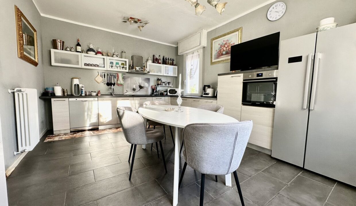 Detached House Gravedona ed Uniti with Garden