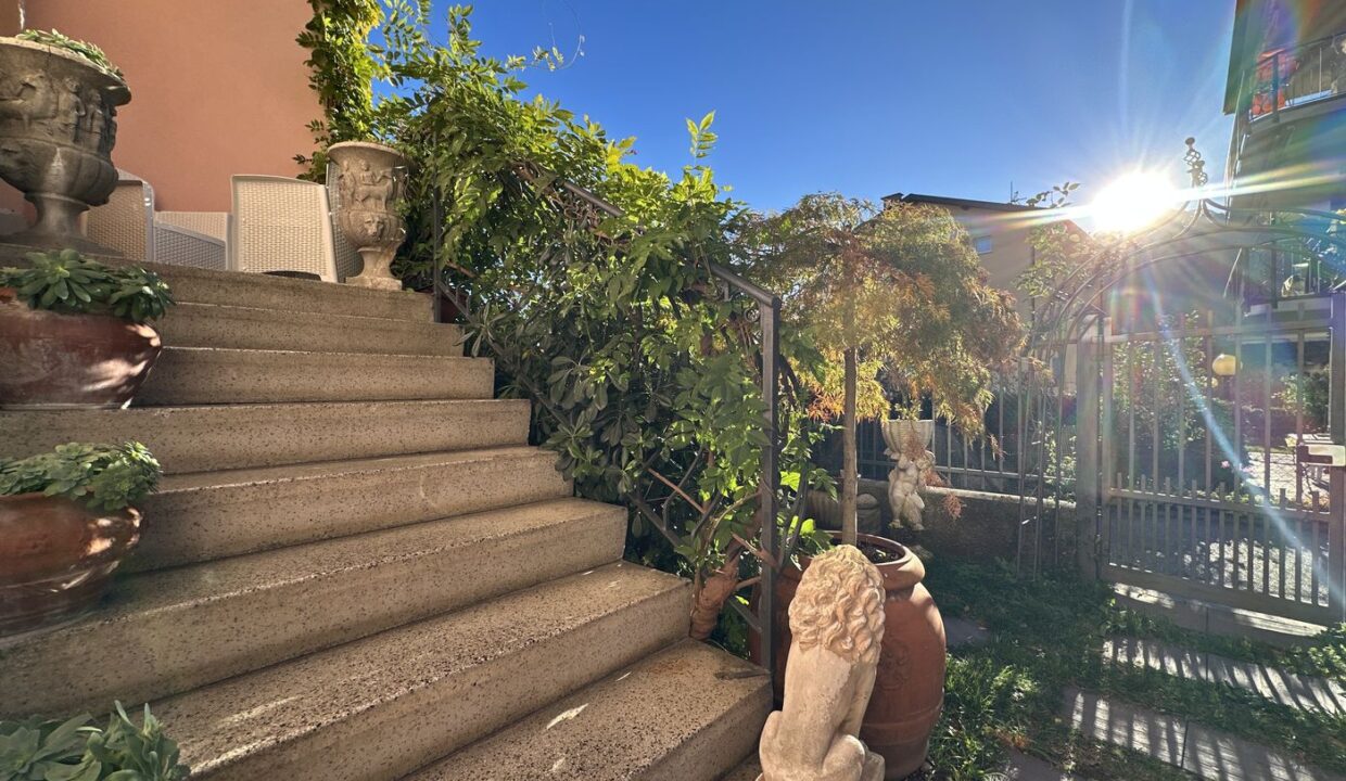 Detached House Gravedona ed Uniti with Garden