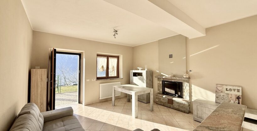 House with Garden and Lake View Gera Lario Hillside
